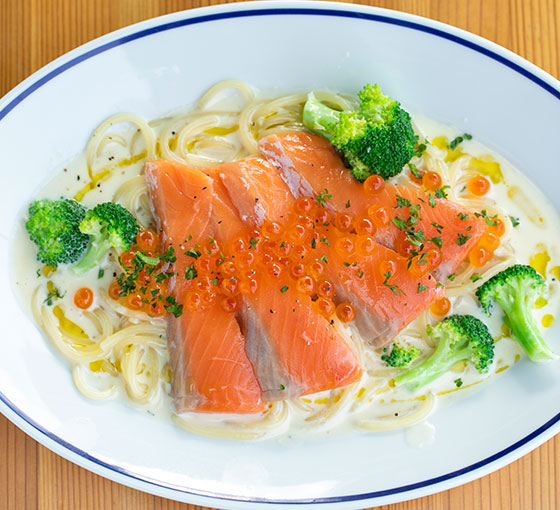 熱海サーモンといくらの生パスタイメージ写真